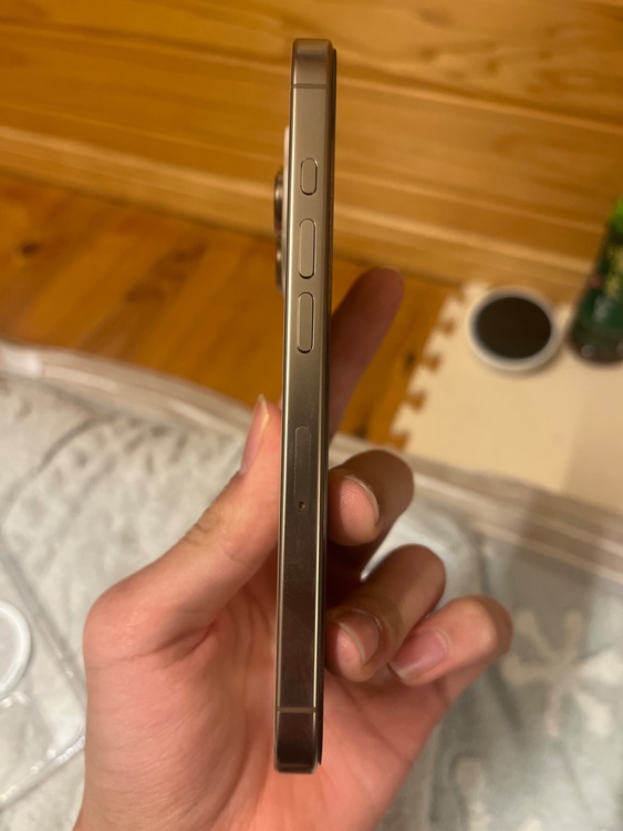 iPhone 16 Pro 512GB SIMフリー（スマホ）の商品画像 - 査定依頼日：2026年3月17日 - 最高査定価格：129,000円