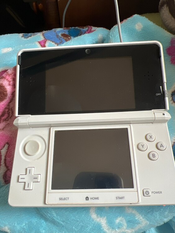 任天堂3ds（ゲーム機本体・ゲームソフト）の商品画像 - 査定依頼日：2025年5月27日 - 最高査定価格：6,000円