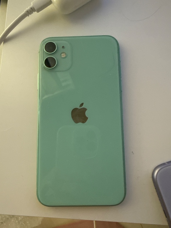 iPhone iPhone11 64GB au（スマホ）の商品画像 - 査定依頼日：2026年10月5日 - 最高査定価格：19,500円