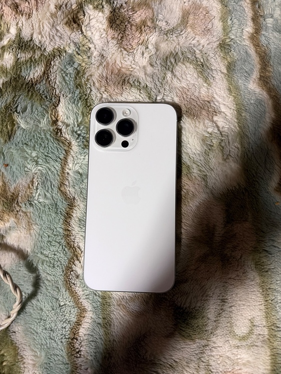 iPhone 16 Pro Max 256GB au（スマホ）の商品画像 - 査定依頼日：2026年3月25日 - 最高査定価格：130,000円