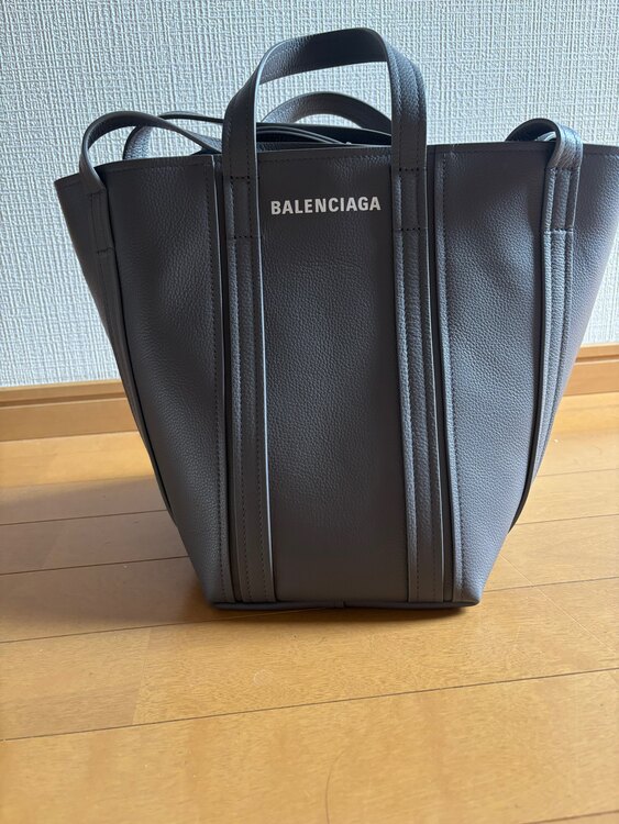 バレンシアガ  （ブランドバッグ）の商品画像 - 査定依頼日：2025年5月23日 - 最高査定価格：70,000円
