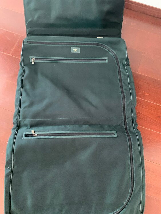 ルイヴィトン タイガ （ブランドバッグ）の商品画像 - 査定依頼日：2025年4月17日 - 最高査定価格：30,000円