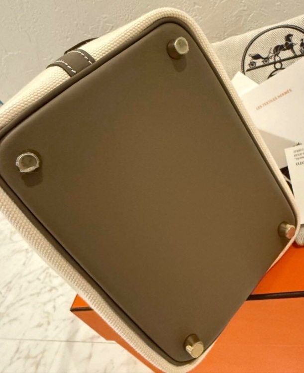 HERMES  ピコタンロック 18 PM カーゴポケット  エトープ (エトゥ（ブランドバッグ）の商品画像 - 査定依頼日：2025年10月3日 - 最高査定価格：500,000円