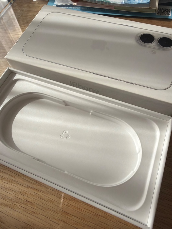 iPhone 16 256GB SIMフリー（スマホ）の商品画像 - 査定依頼日：2026年1月22日 - 最高査定価格：86,000円