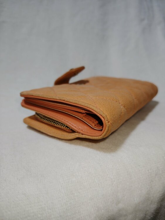 マトラッセ キャビアスキン ゴールド金具 二つ折り財布（ブランドバッグ）の商品画像 - 査定依頼日：2026年9月29日 - 最高査定価格：100,000円