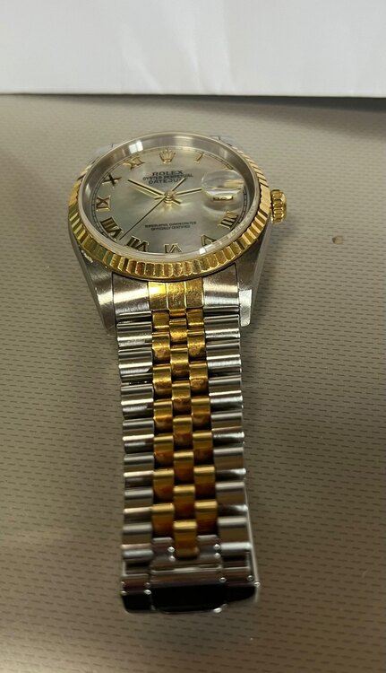 ロレックス パーペチュアルデイト （高級時計）の商品画像 - 査定依頼日：2025年1月20日 - 最高査定価格：950,000円