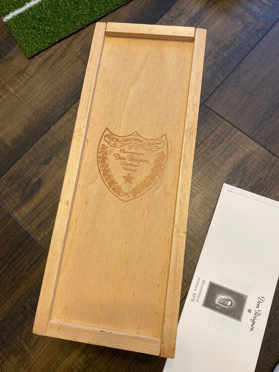 シャンパン ドン・ペリニヨン （お酒）の商品画像 - 査定依頼日：2025年5月8日 - 最高査定価格：162,000円