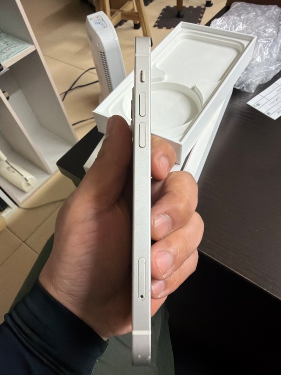 iPhone（スマホ）の商品画像 - 査定依頼日：2026年4月30日 - 最高査定価格：27,000円