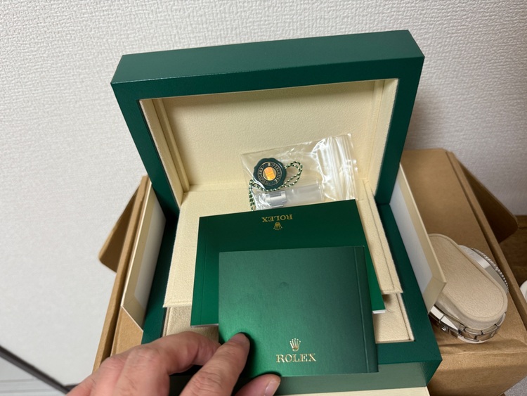 ロレックス GMTマスター 126710blr（高級時計）の商品画像 - 査定依頼日：2025年6月9日 - 最高査定価格：2,880,000円