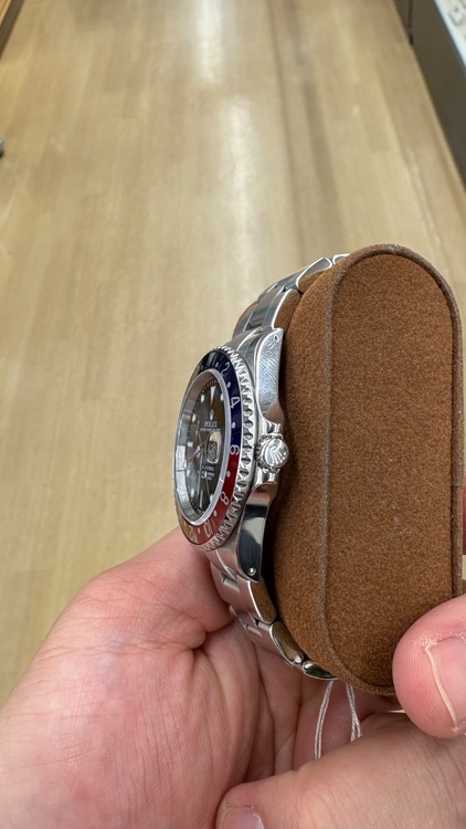 ロレックス GMTマスター 16710BLRO（高級時計）の商品画像 - 査定依頼日：2026年3月6日 - 最高査定価格：1,800,000円