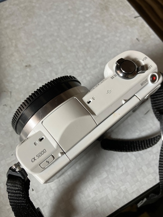 ILCE-5000（カメラ）の商品画像 - 査定依頼日：2025年10月21日 - 最高査定価格：25,000円