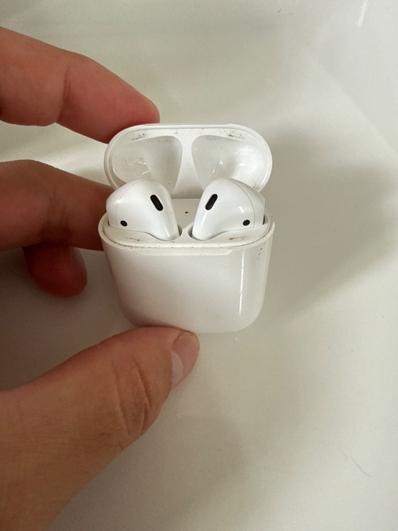 AirPods（オーディオ・スピーカー）の商品画像 - 査定依頼日：2026年6月4日 - 最高査定価格：100,000円