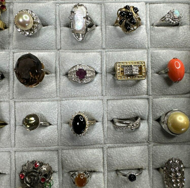 リング（宝石）の商品画像 - 査定依頼日：2025年3月1日 - 最高査定価格：10,000円