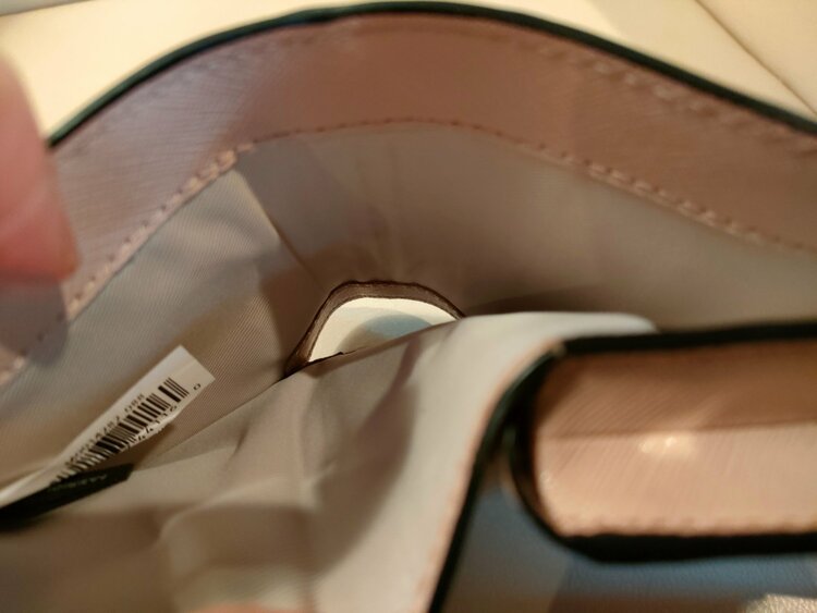 マークジェイコブス　ザ スナップショット ミニ コンパクトウォレット  二つ折り（古着・ファッション）の商品画像 - 査定依頼日：2026年3月22日 - 最高査定価格：1,500円