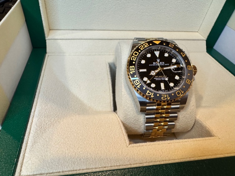 GMTマスター II（高級時計）の商品画像 - 査定依頼日：2025年7月28日 - 最高査定価格：3,050,000円