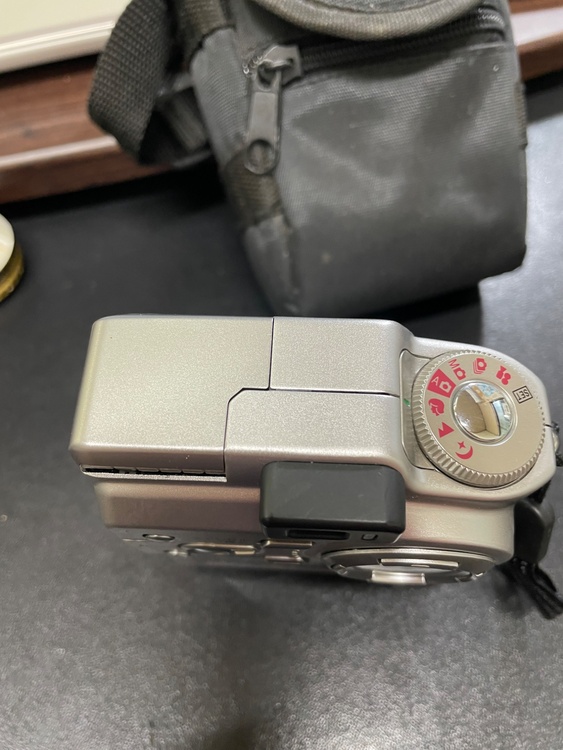 finepix4700z（カメラ）の商品画像 - 査定依頼日：2026年5月16日 - 最高査定価格：2,500円