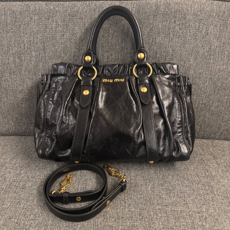 ミュウミュウ  （ブランドバッグ）の商品画像 - 査定依頼日：2025年12月17日 - 最高査定価格：35,000円