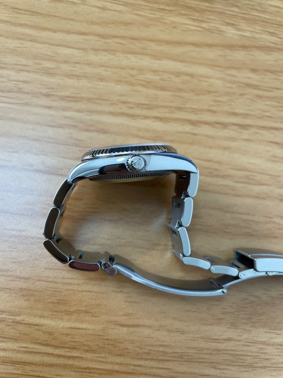 ロレックス エアキング 114234G（高級時計）の商品画像 - 査定依頼日：2025年10月27日 - 最高査定価格：900,000円