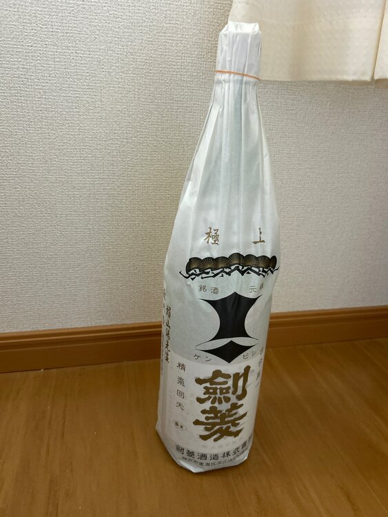 超特撰　極上黒松剣菱　1.8ℓ（お酒）の商品画像 - 査定依頼日：2025年4月13日 - 最高査定価格：200円