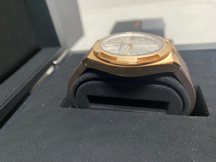 オーヴァーシーズ（高級時計）の商品画像 - 査定依頼日：2025年4月8日 - 最高査定価格：4,000,000円