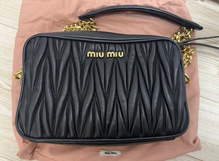 ミュウミュウ  （ブランドバッグ）の商品画像 - 査定依頼日：2025年2月23日 - 最高査定価格：60,000円