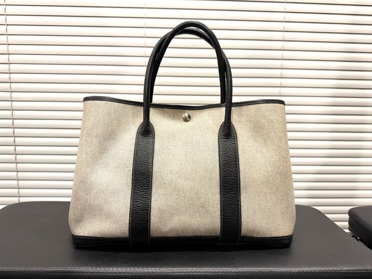 ガーデンパーティ（ブランドバッグ）の商品画像 - 査定依頼日：2025年12月19日 - 最高査定価格：100,000円