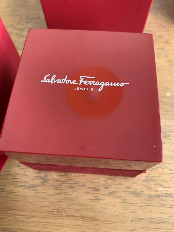フェラガモ（金・貴金属）の商品画像 - 査定依頼日：2025年1月22日 - 最高査定価格：40,000円