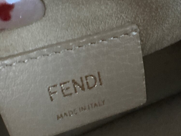 フェンディ  （ブランドバッグ）の商品画像 - 査定依頼日：2025年4月24日 - 最高査定価格：60,000円