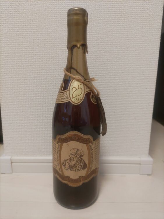ヴェリーオールドセントニック25年（お酒）の商品画像 - 査定依頼日：2025年9月24日 - 最高査定価格：175,000円