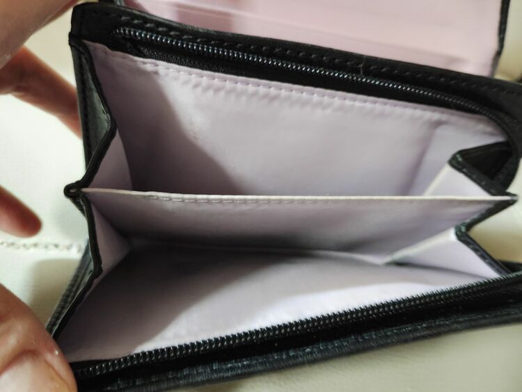 コーチ二つ折り財布（ブランド財布・小物）の商品画像 - 査定依頼日：2025年9月4日 - 最高査定価格：3,000円