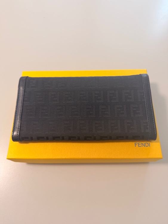 フェンディ  （ブランドバッグ）の商品画像 - 査定依頼日：2026年4月12日 - 最高査定価格：12,000円