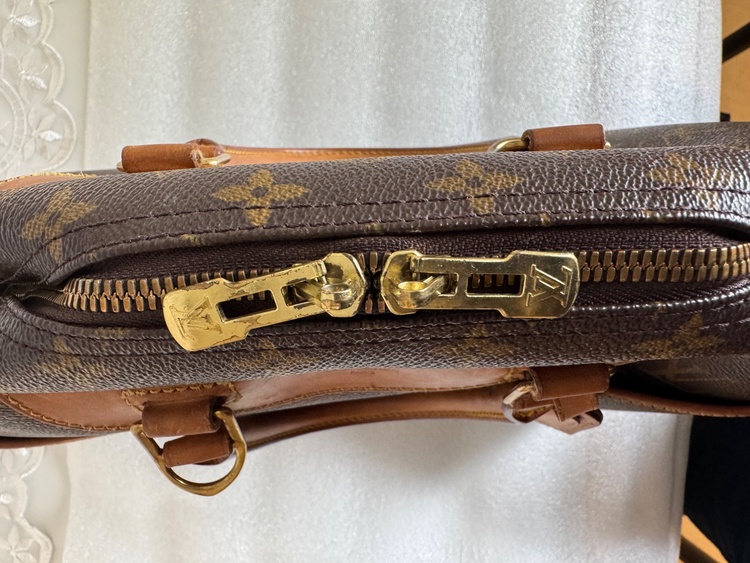 ルイヴィトンモノグラムドーヴィル（ブランドバッグ）の商品画像 - 査定依頼日：2026年4月14日 - 最高査定価格：100,000円