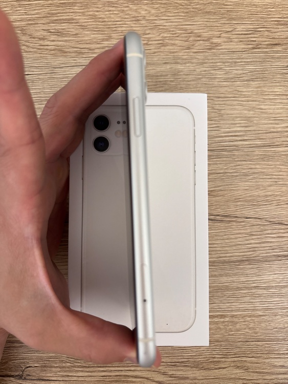 iPhone11（スマホ）の商品画像 - 査定依頼日：2026年6月14日 - 最高査定価格：20,500円