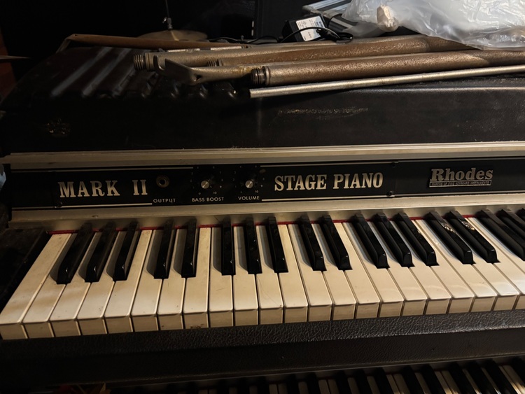 フェンダー、ローズピアノ、スーツケースピアノフェンダーローズピアノステージピアノ（ピアノ・楽器・PA機材）の商品画像 - 査定依頼日：2025年9月9日 - 最高査定価格：70,000円