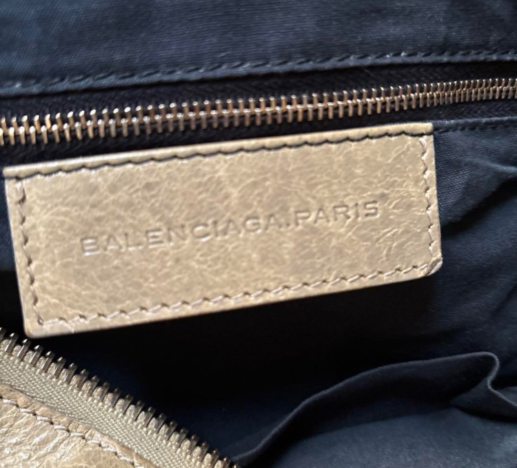 ザデイ（ブランドバッグ）の商品画像 - 査定依頼日：2025年7月28日 - 最高査定価格：10,000円