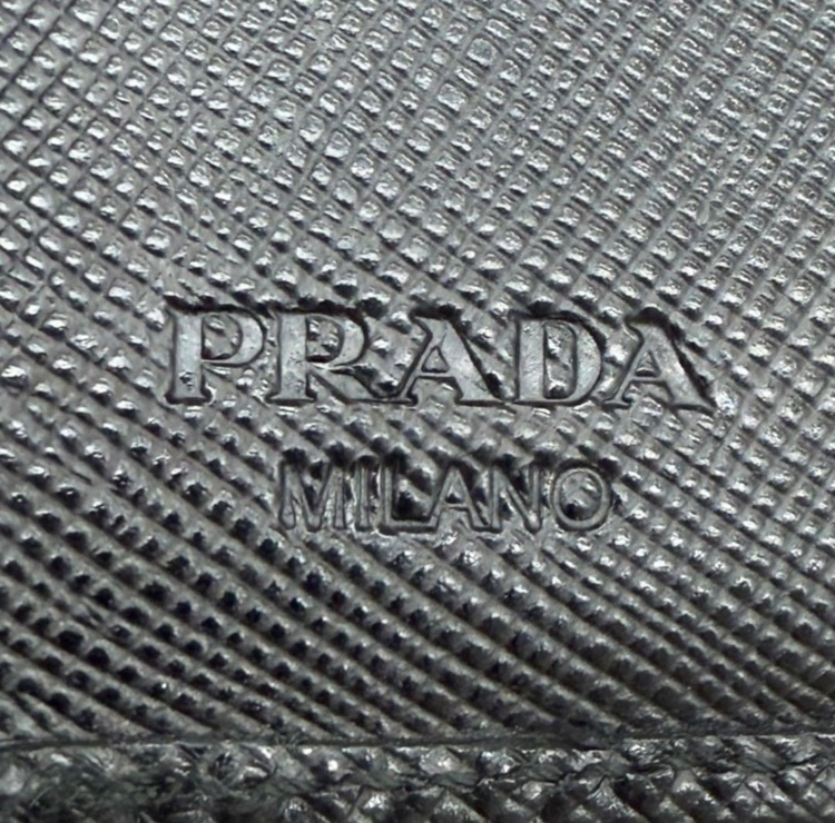 プラダ　財布（ブランド財布・小物）の商品画像 - 査定依頼日：2025年8月7日 - 最高査定価格：100,000円
