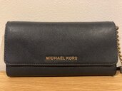 マイケルコース823558619（ブランド財布・小物）の商品画像 - 査定依頼日：2023年11月24日 - 最高査定価格：5,500円