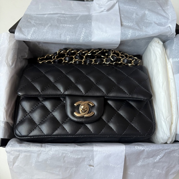 ミニ クラシック ハンドバッグ（ブランドバッグ）の商品画像 - 査定依頼日：2025年8月2日 - 最高査定価格：800,000円