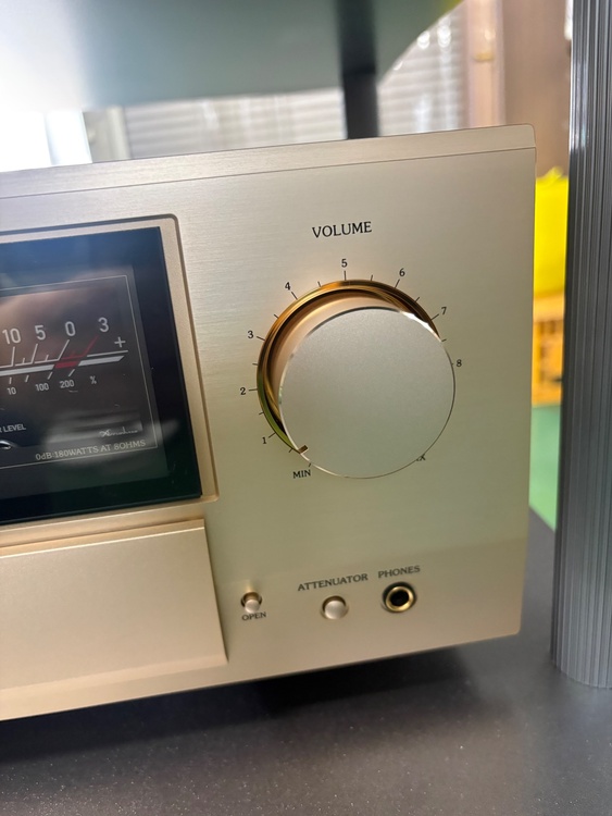 E-4000（オーディオ・スピーカー）の商品画像 - 査定依頼日：2026年8月17日 - 最高査定価格：500,000円