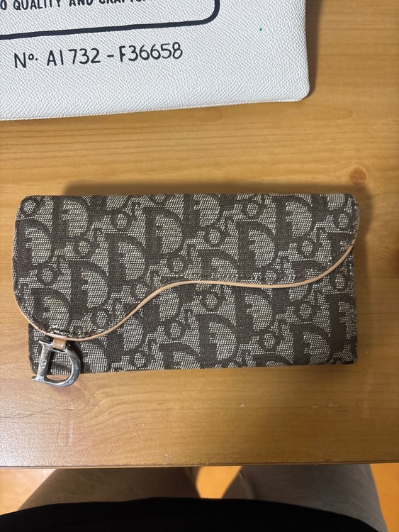 【Christian Dior】トロッター サドル 長財布 Dチャーム付き（ブランド財布・小物）の商品画像 - 査定依頼日：2026年7月26日 - 最高査定価格：15,000円