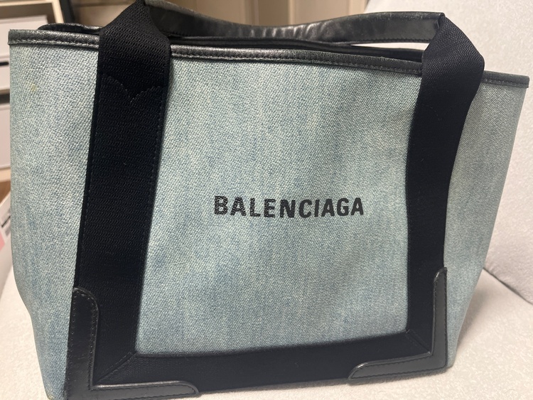 バレンシアガ  （ブランドバッグ）の商品画像 - 査定依頼日：2026年1月6日 - 最高査定価格：50,000円