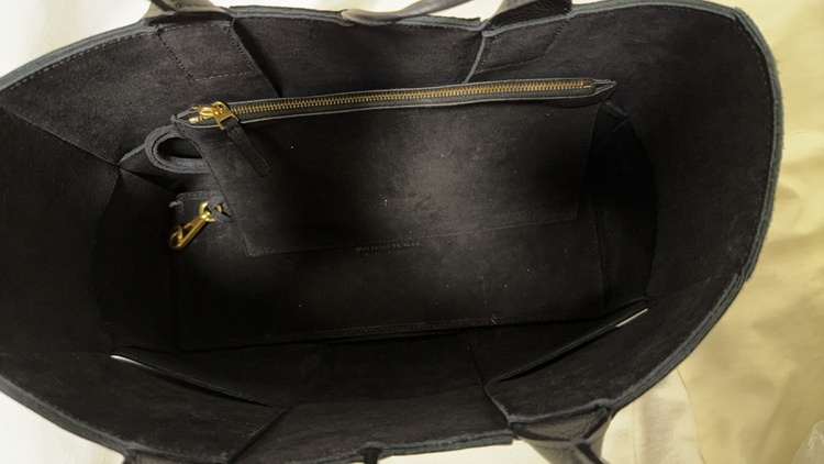 ボッテガ・ヴェネタ  （ブランドバッグ）の商品画像 - 査定依頼日：2025年8月19日 - 最高査定価格：180,000円