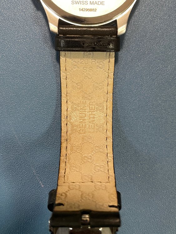 GUCCI クォーツ メンズ腕時計 YA126.3（古着・ファッション）の商品画像 - 査定依頼日：2023年1月26日