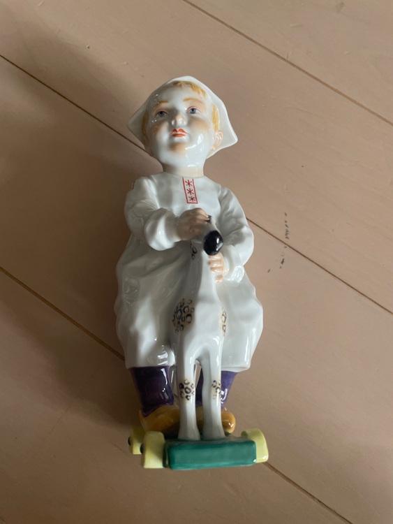 マイセンヘンチェル子供シリーズ（美術品・骨董品）の商品画像 - 査定依頼日：2025年9月10日 - 最高査定価格：100,000円