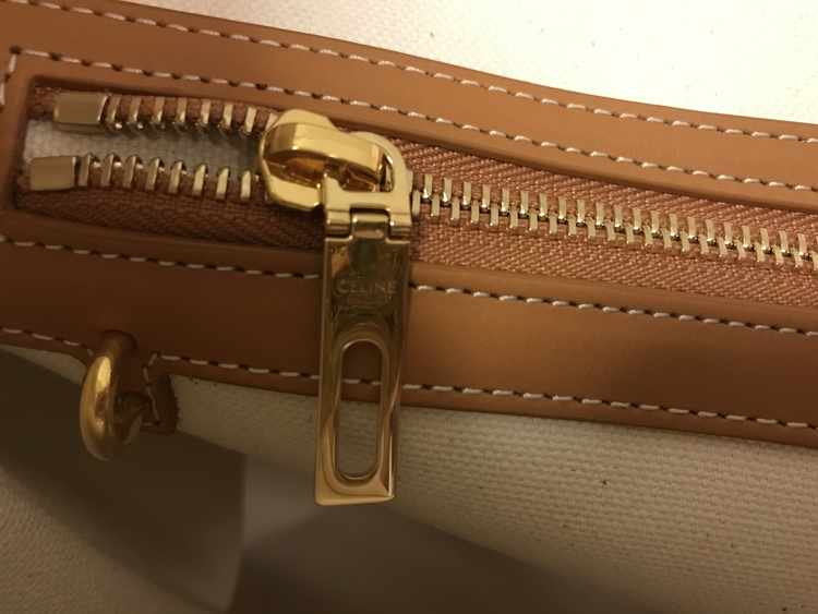 セリーヌ  ホリゾンタル　カバ　キャンバストートバッグ（ブランドバッグ）の商品画像 - 査定依頼日：2020年8月2日 - 最高査定価格：100,000円