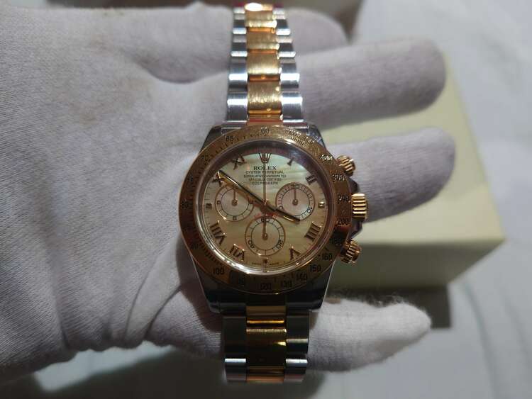 116523NR イエローシェル（高級時計）の商品画像 - 査定依頼日：2025年3月23日 - 最高査定価格：2,600,000円