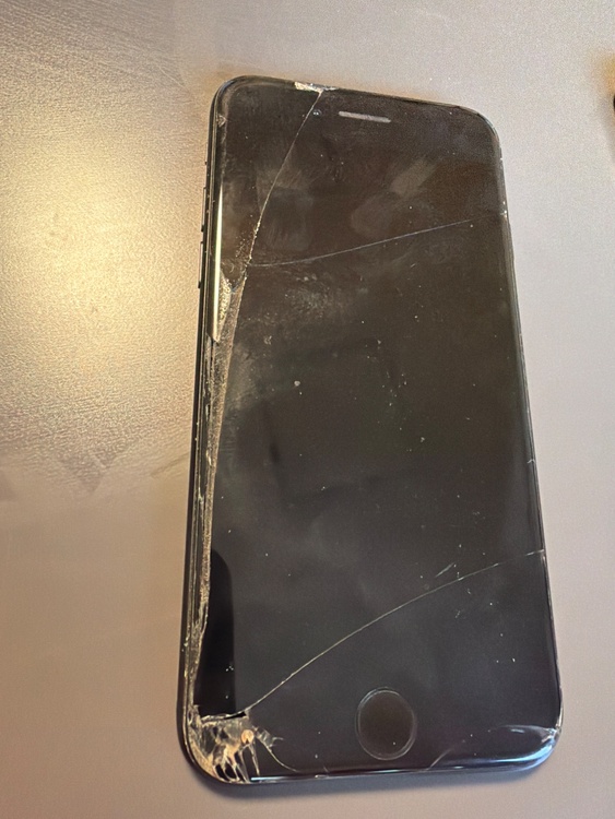 iPhoneSE（スマホ）の商品画像 - 査定依頼日：2026年8月3日 - 最高査定価格：3,500円