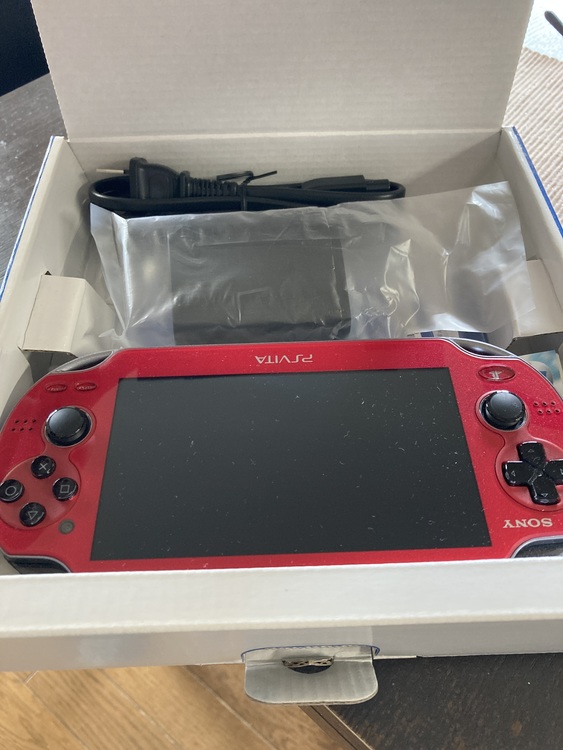 プレステVita PCH-1000（ゲーム機本体・ゲームソフト）の商品画像 - 査定依頼日：2022年4月17日 - 最高査定価格：6,000円