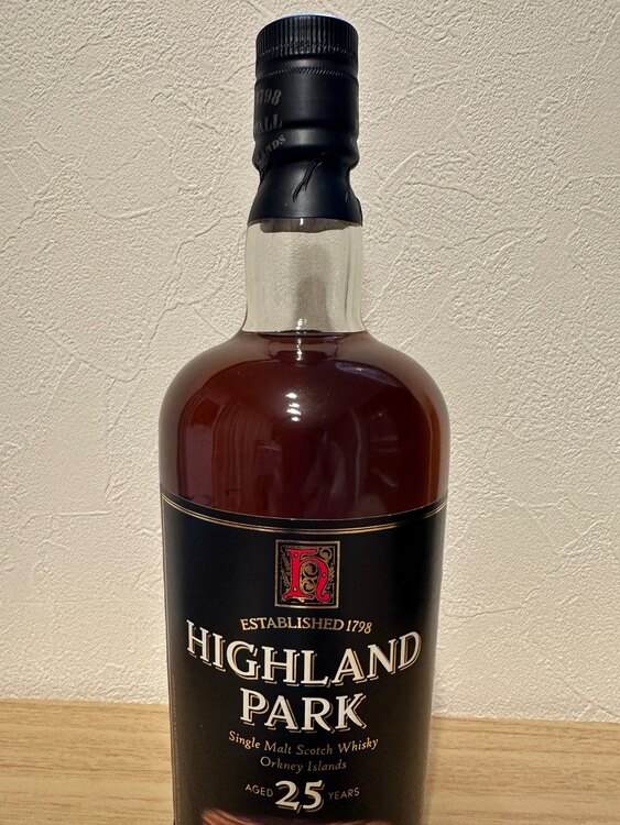 ハイランドパーク25年オフィシャル50.7%（お酒）の商品画像 - 査定依頼日：2025年4月6日 - 最高査定価格：80,000円