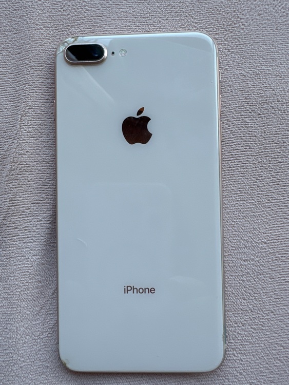 iPhone 8plus（スマホ）の商品画像 - 査定依頼日：2025年7月22日 - 最高査定価格：8,000円